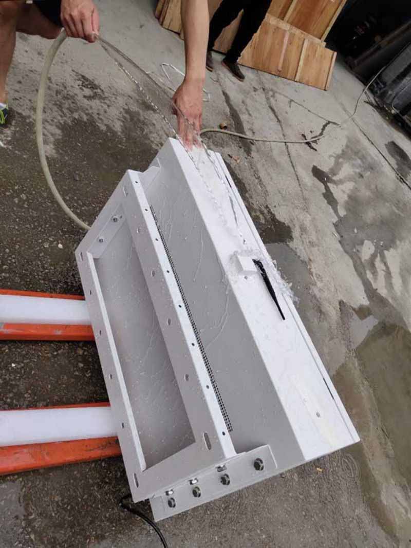 21.5寸壁掛高亮戶外廣告機-04