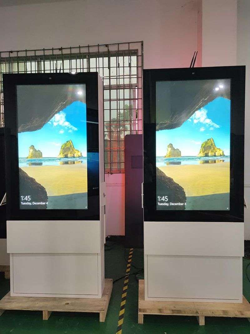 商業(yè)高亮顯示屏廣告機-01