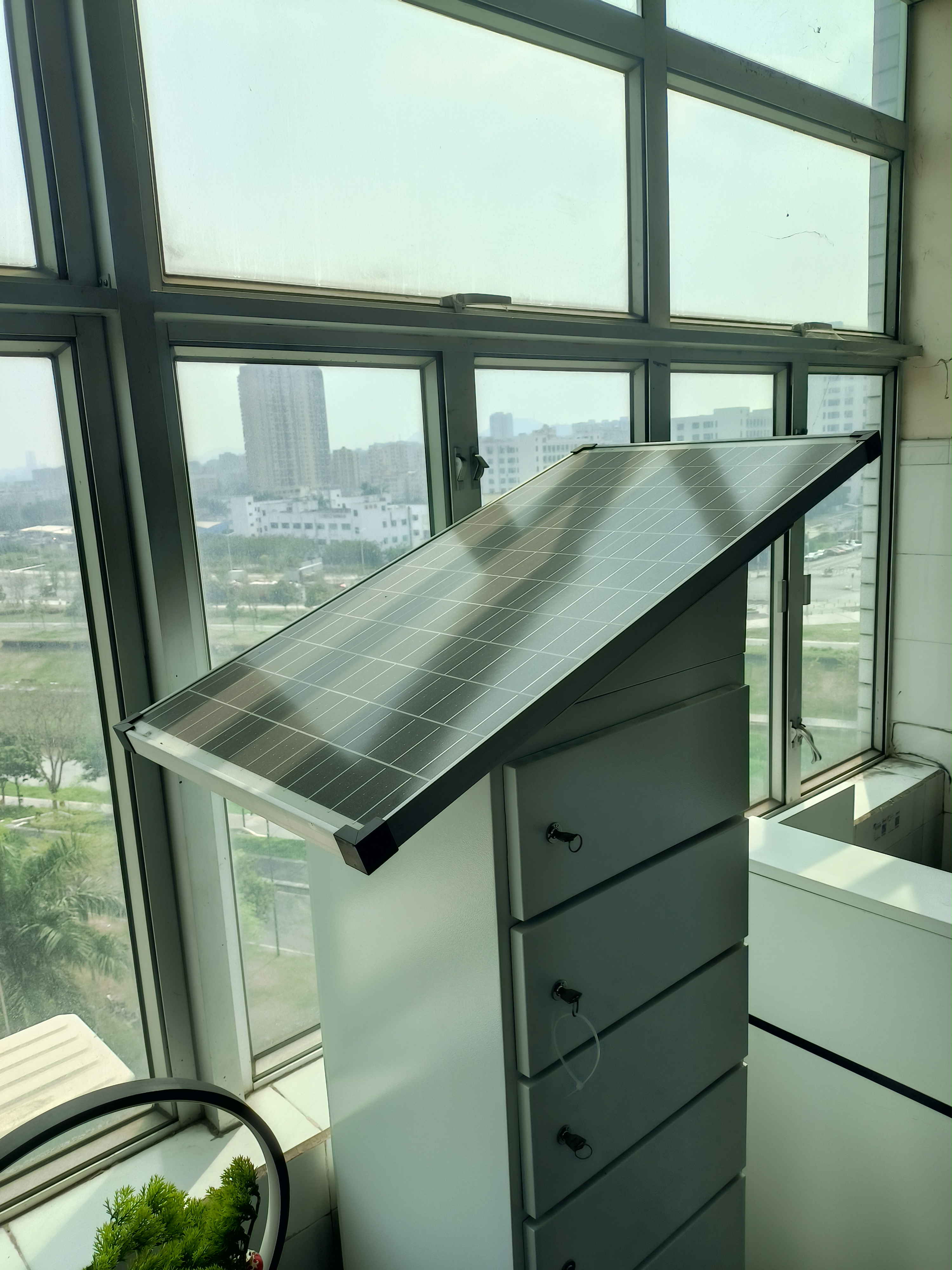 戶外太陽能手機充電柜智顯通