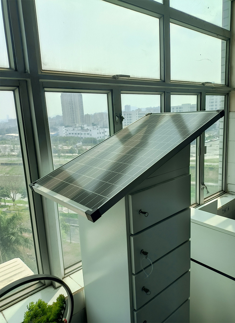 太陽(yáng)能板野外充電樁