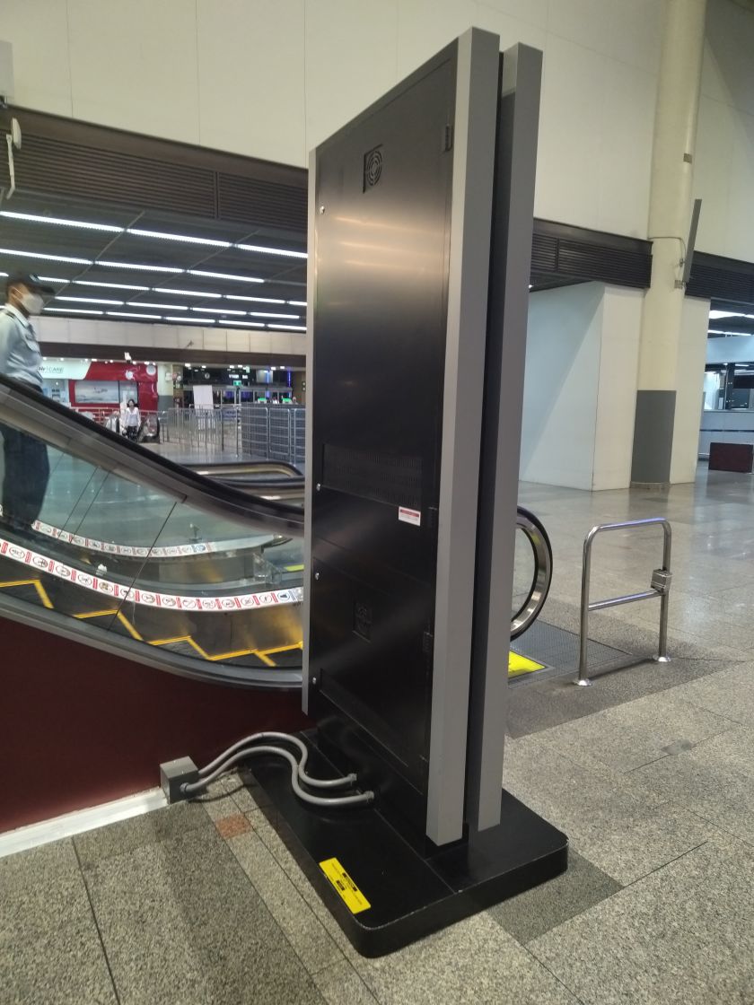 帶底座液晶顯示廣告一體機(jī)