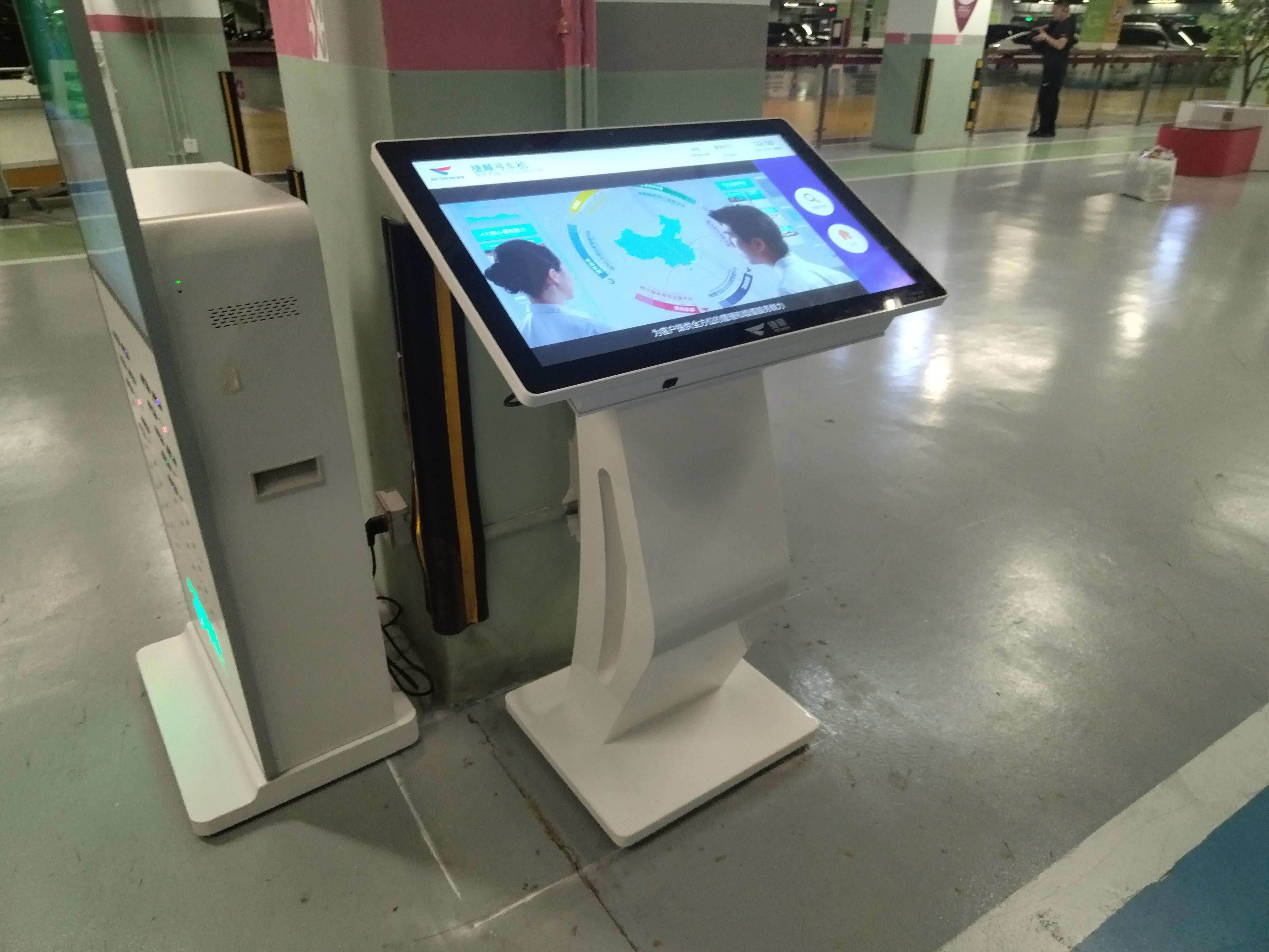 停車場找車機