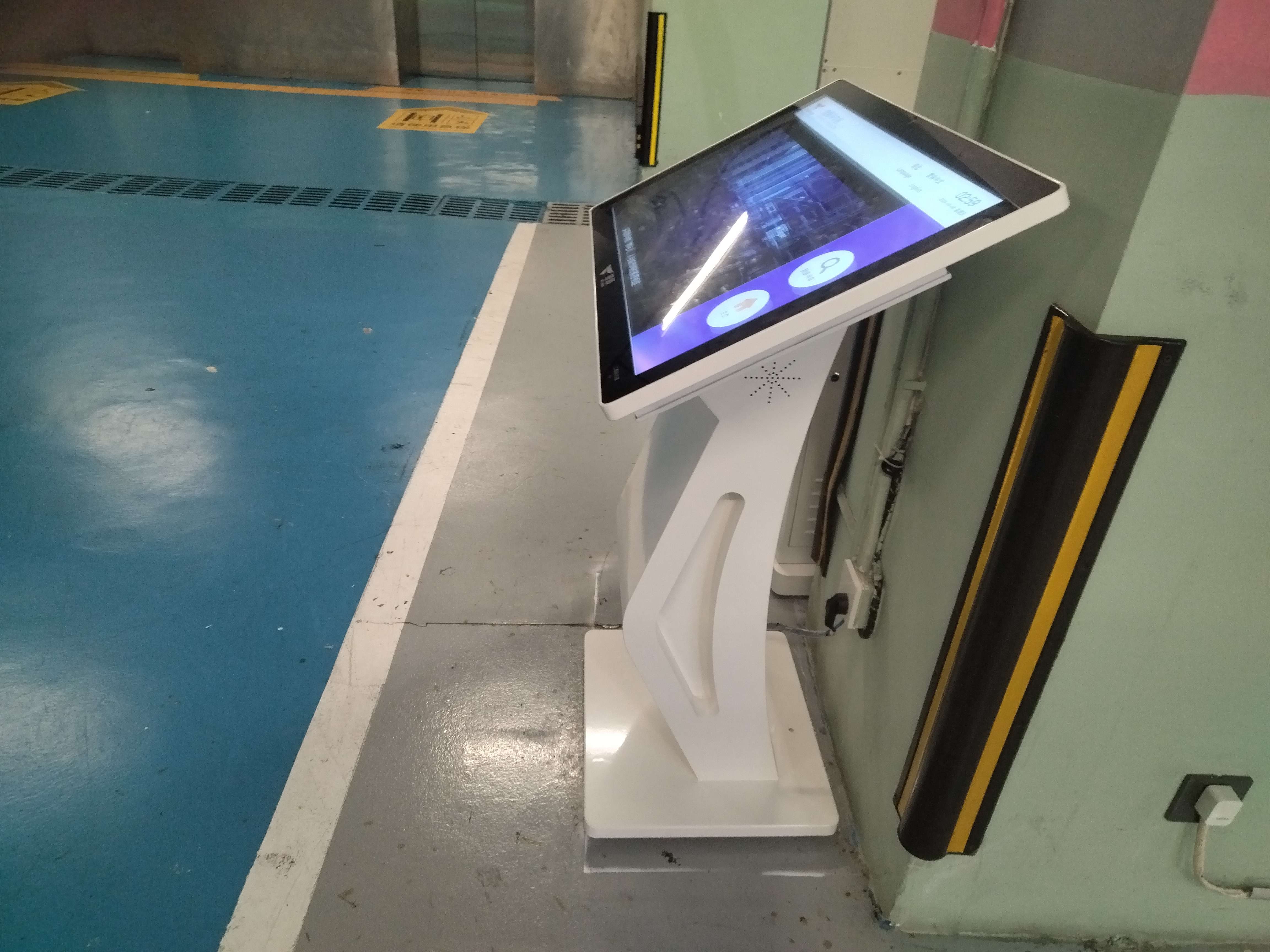 停車場43寸自助查詢機