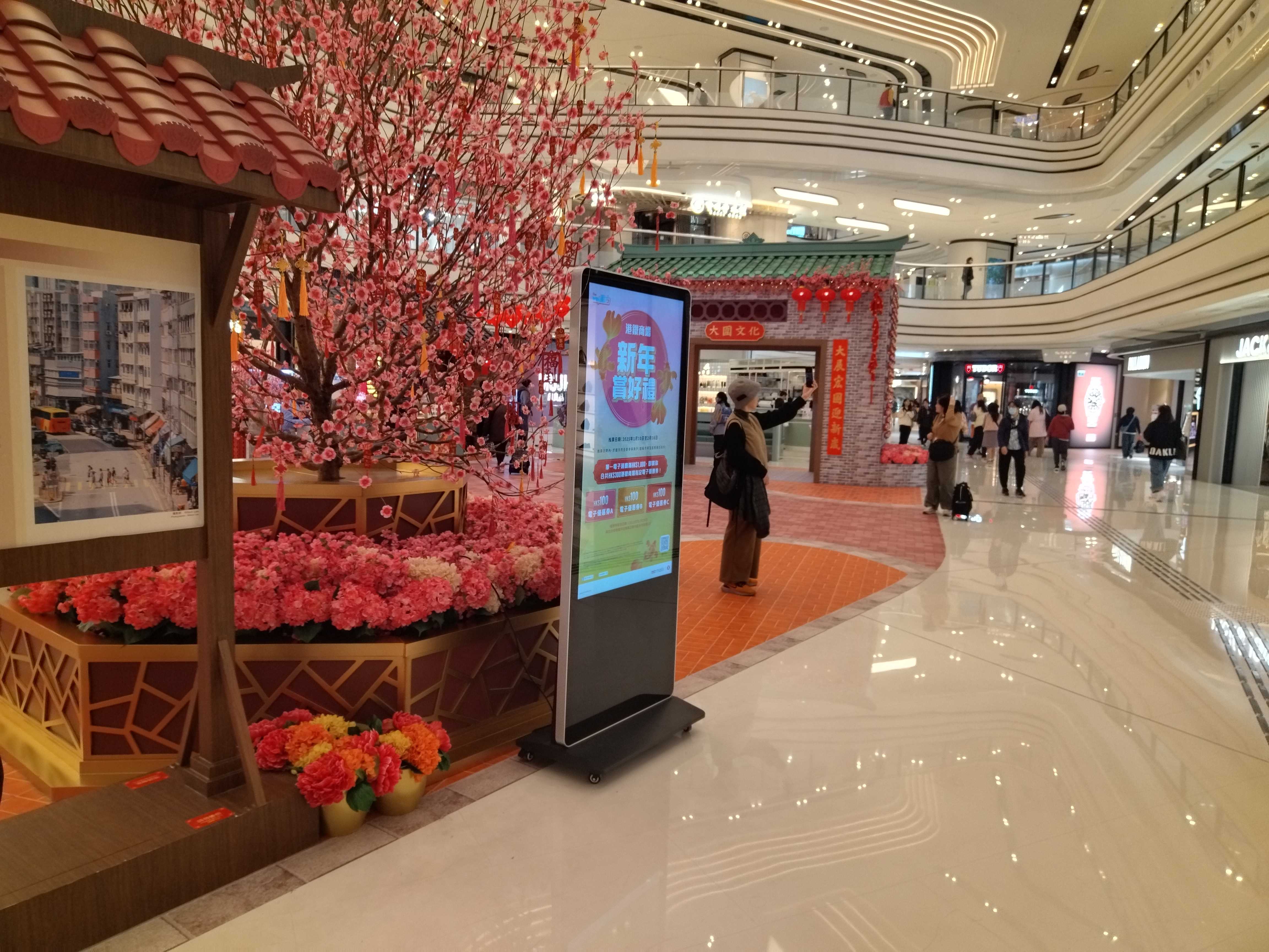 55寸黑色立式廣告機